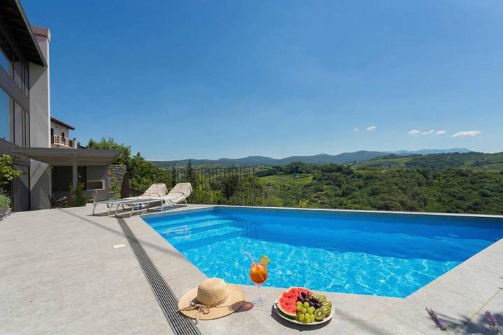 Casa rural para 8 personas, con balcón además de piscina y sauna, Familias con niños en Eslovenia
