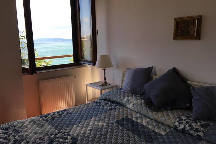 \"Casa Azzurra\" splendida porzione di villa bifamiliare con panorama mozzafiato in La Cantoniera, Monte Argentario