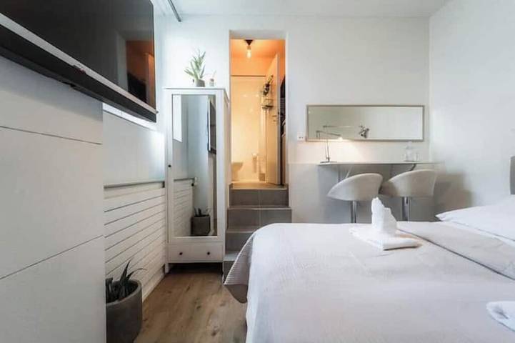 Ganze Wohnung, Stilvolles Mikro-Loft in Zürich Zentrum • Self Check-in • Nähe See & Bahnhof in Zürich, Bezirk Zürich