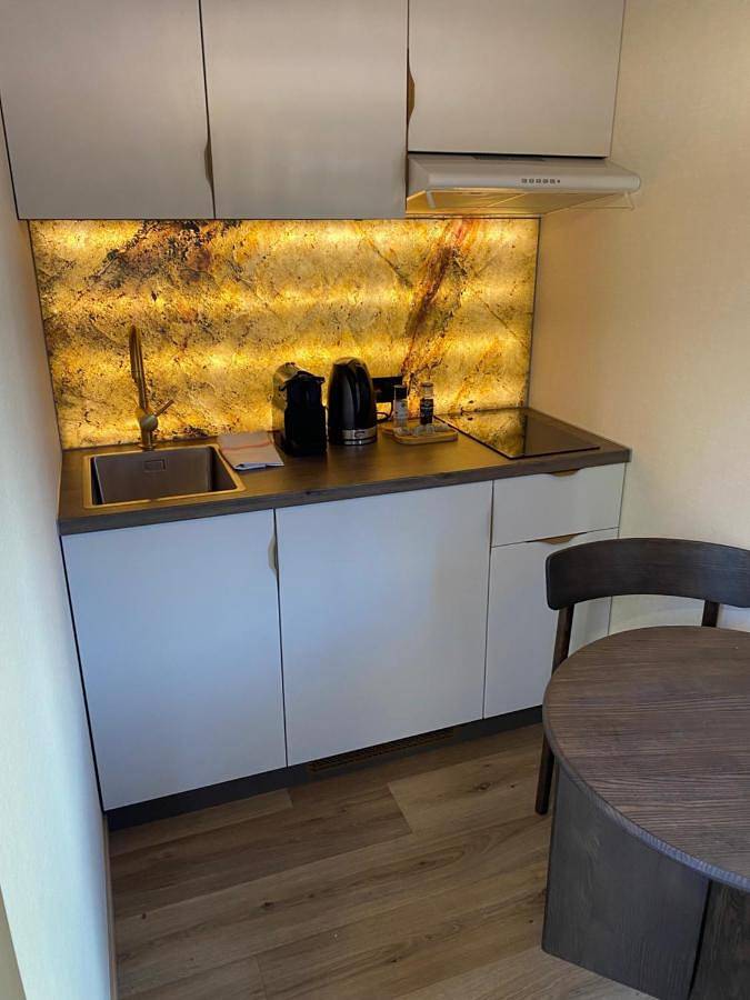 Hôtel pour 2 personnes, avec Balcon et Jacuzzi ainsi que Terrasse et Vue sur le lac à La Ferté-sous-Jouarre - 4