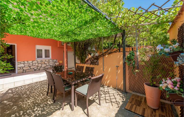 Ferienhaus für 8 Personen, mit Terrasse und Garten in Vrsi - 4