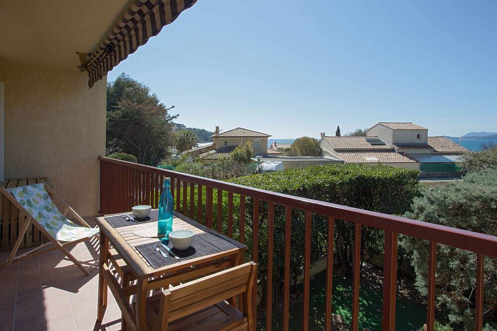 Entire apartment, The Pradet Appart 4 pers sea view beach 50m in Le Pradet, Parc national Port-Cros
