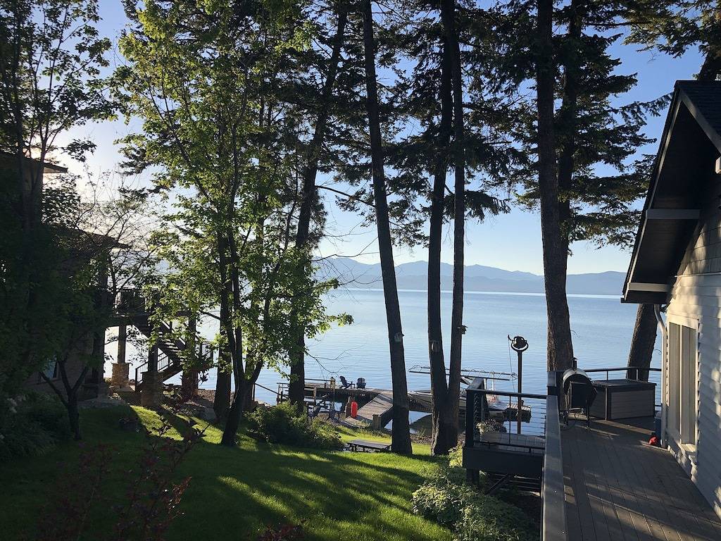 Modern cottage with amazing views of Flathead Lake and the Rocky Mountains in Flathead Nationalwald