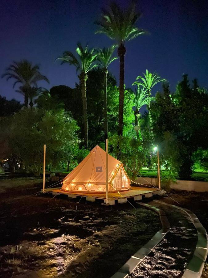 Tienda para 2 personas, con Terraza además de Jardín y Piscina en Elche
