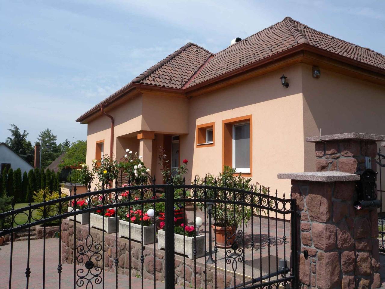 Ferienhaus mit Pool, Whirlpool und Klimaanlage  in Balatonfűzfő, Plattensee nordufer