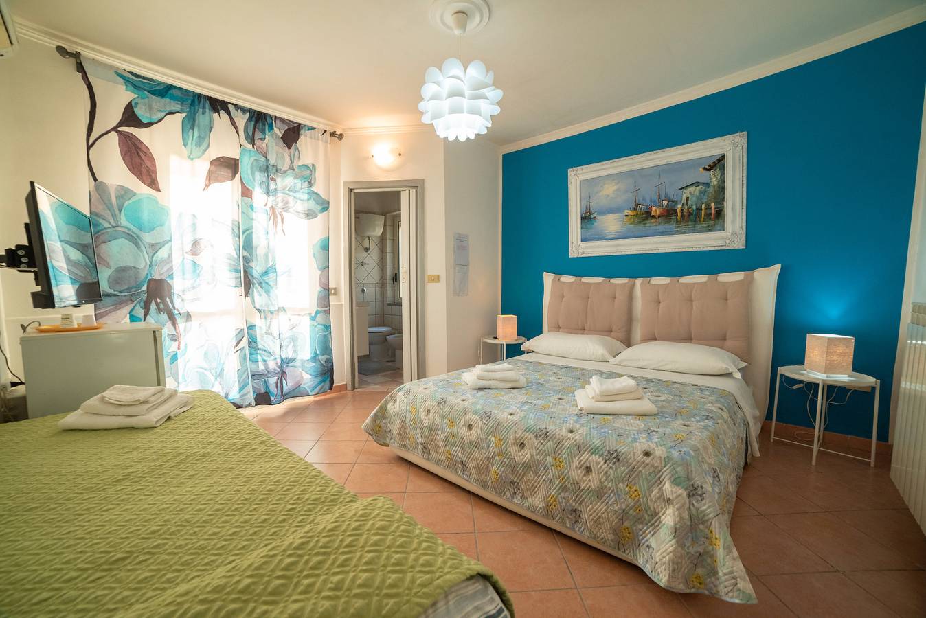 Bed and Breakfast 'Camera Six Fronte Mare Con Giardino' with Shared Terrace and Air Conditioning in Cilento