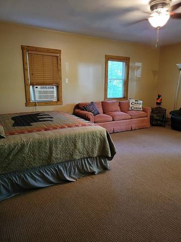 Log Cabin for 4 Guests in Iowa, USA, Picture 2
