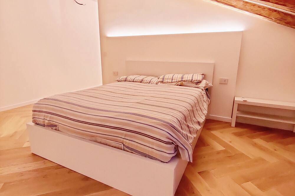Ganze Wohnung, New luxury attic near piazza Unità and the sea in Triest, Triest Provinz