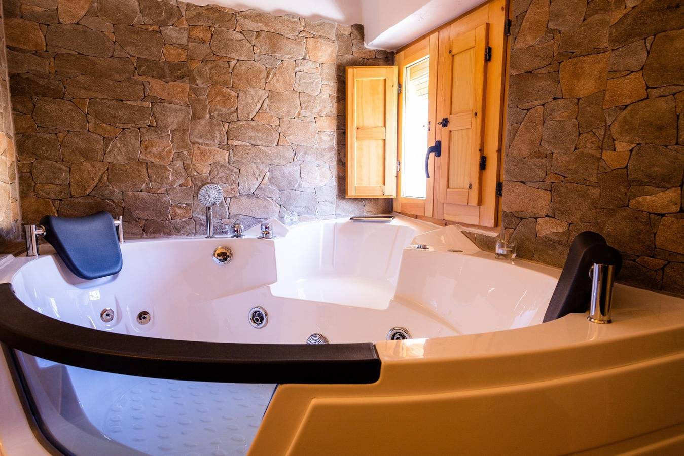 Appartement entier, Casa rurale Cabañas avec baignoire balnéo et charme authentique in Quesada, Parc naturel des sierras de Cazorla et Segura