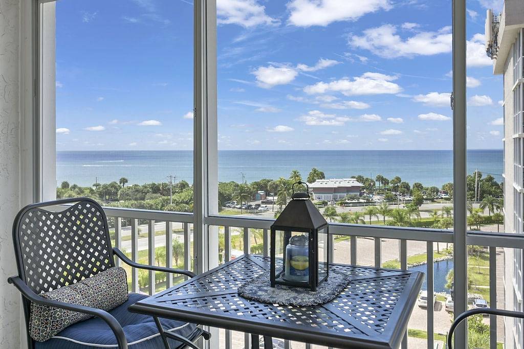 Ganze Wohnung, Renovated Condo w/ Gulf Views, Beach Access, 2 Pools + Free Bike for Guests in Bonita Bay, Bonita Springs