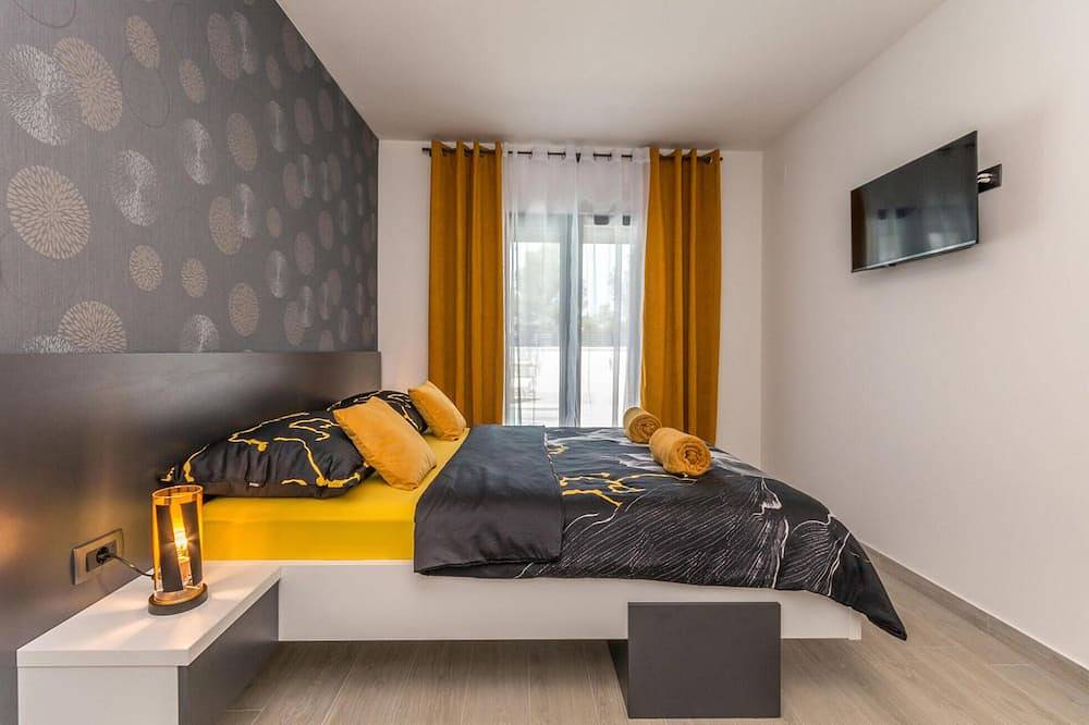 Beach front home in Biograd in Biograd na Moru, Region de Zadar