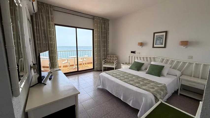 Hotel für 3 Personen, mit Balkon - 1