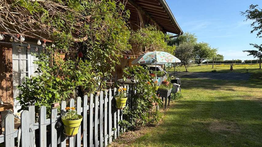 Location de vacances pour 4 personnes, avec vue et jardin à Romenay - 3