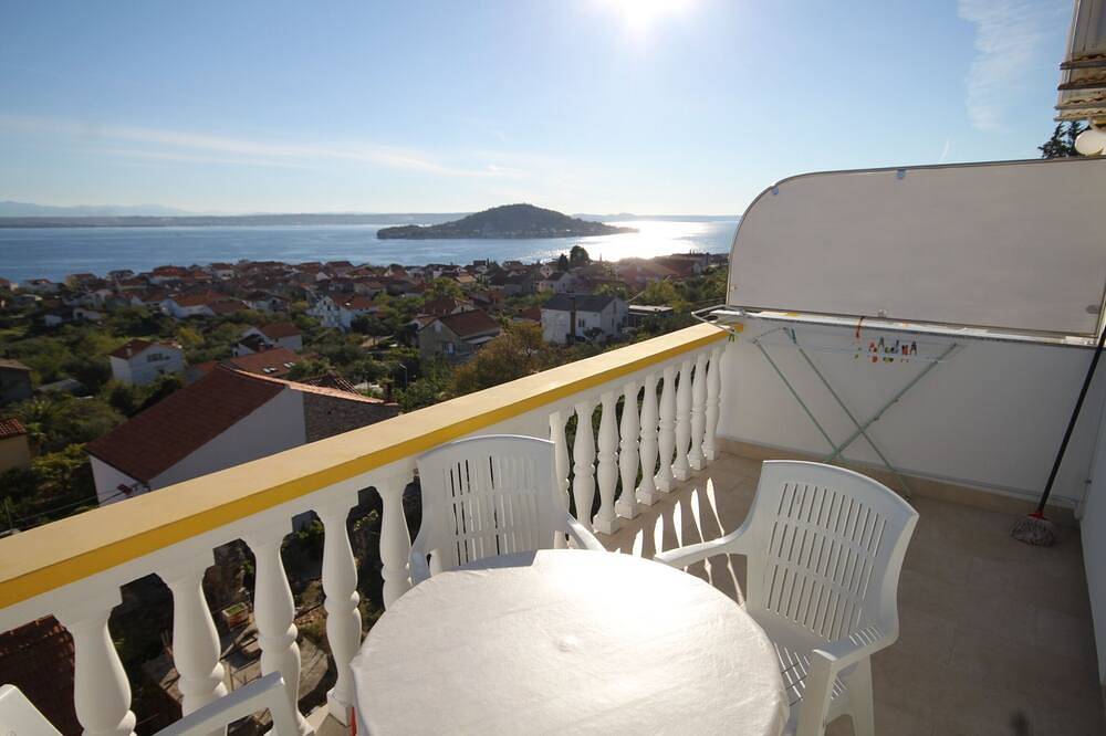 Apartamento entero, Apartamento de una habitación con terraza y vista al mar Preko, Ugljan in Preko, Isla de Ugljan