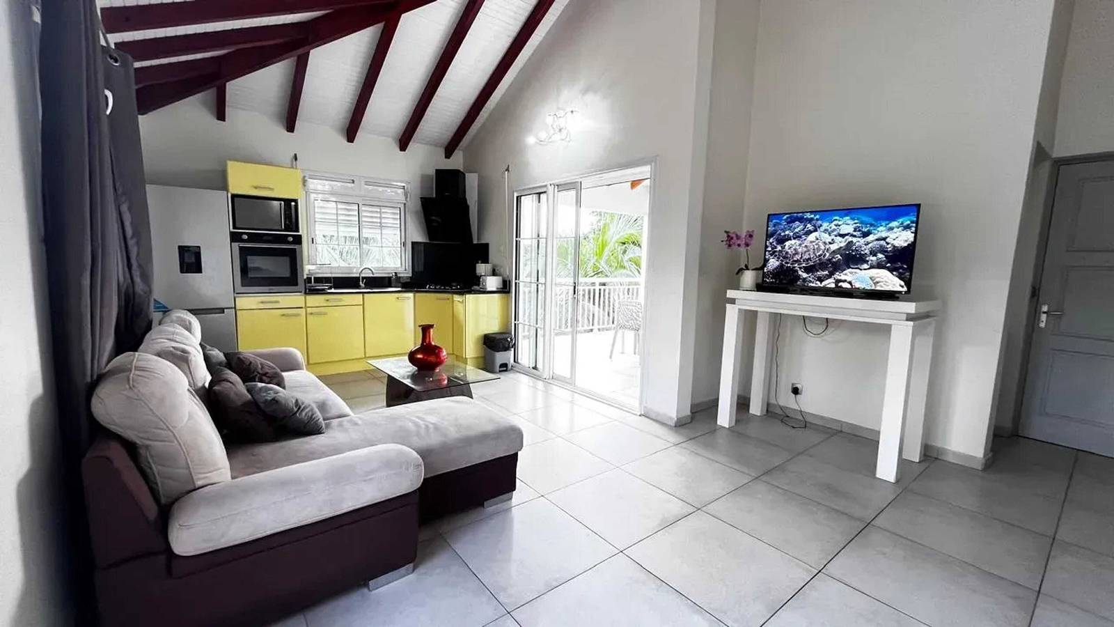 Appartement entier, Appartement lumineux avec piscine partagée, Sainte-Anne, 75 m² in Sainte-Anne, Guadeloupe