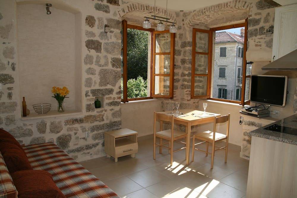 Ganze Wohnung, Charakter gut ausgestattet (links) Studio-Apartment im historischen Zentrum von Kotor in Kotor, Opština Kotor