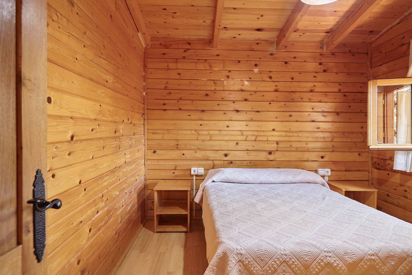 Casa rural 'Cabaña De Madera 2' con vistas a la montaña, piscina compartida y aire acondicionado in El Tranco, Hornos 