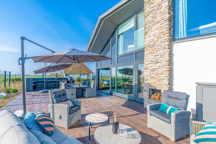 Ferienhaus für 8 Personen, mit Whirlpool und Terrasse sowie Garten und Sauna in De Waal