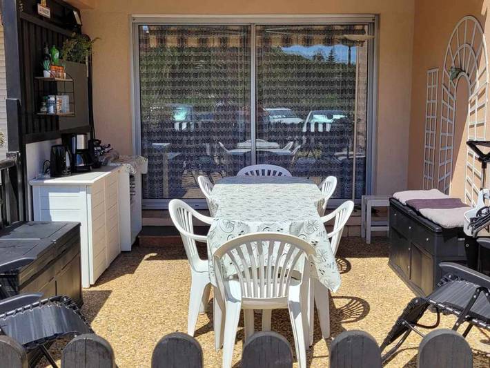Gîte pour 4 personnes, avec Terrasse et Piscine dans Plage La Favière