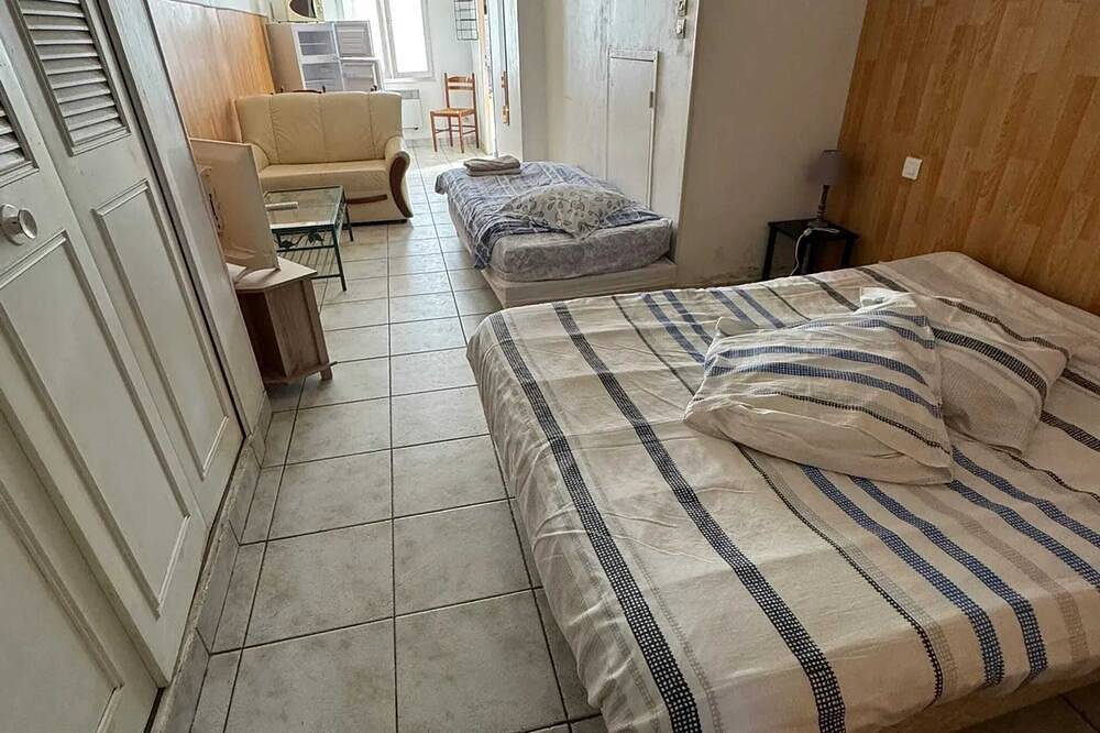 Entire apartment, Homerez - Apartment in Néris-les-Bains in Néris-les-Bains, Montluçon region