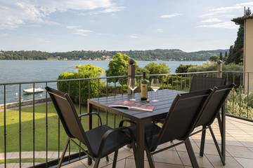 Ferienwohnung für 3 Personen, mit Seeblick und Balkon sowie Garten in Salò