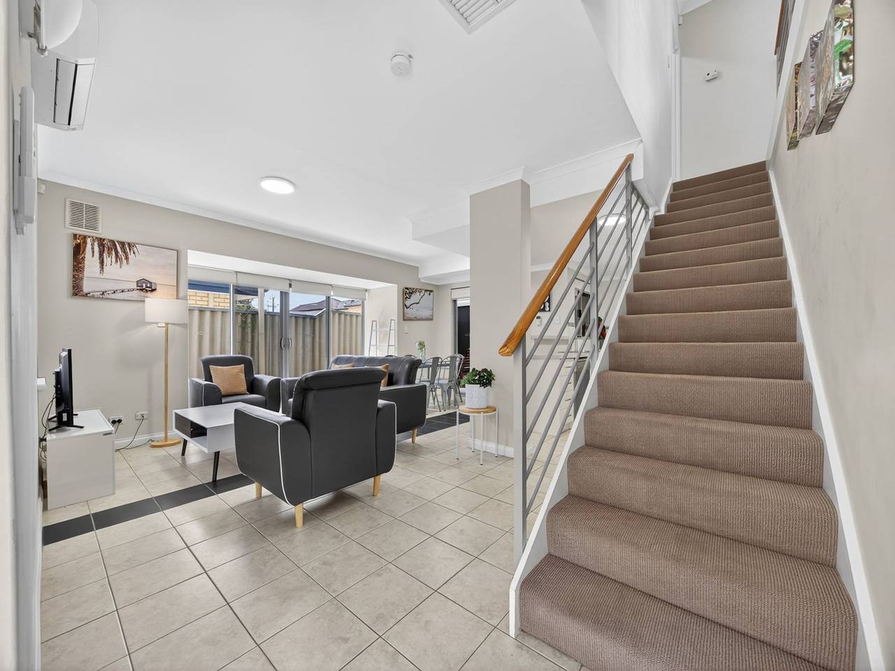 Entire apartment, 3-Bedroom Escape with Outdoor Living Area in Mandurah, Western Australia