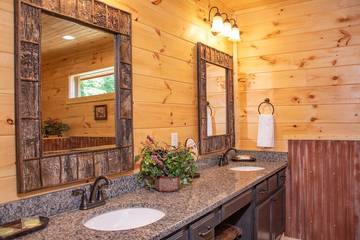 Log Cabin for 10 Guests in Pigeon Forge, Sevier County, Picture 3