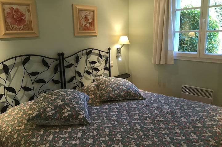 Location de vacances pour 4 personnes, avec terrasse et piscine ainsi que jardin et jacuzzi à Carros - 2