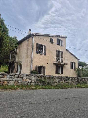 Location de vacances pour 6 personnes, avec jardin et piscine à Isolaccio-di-Fiumorbo