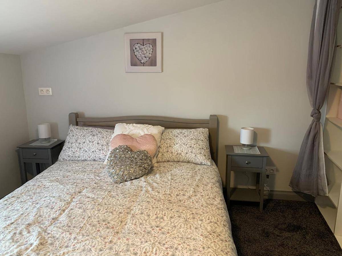 Appartement entier, Chabanais town centre Apartment Rose in Chabanais, Charente