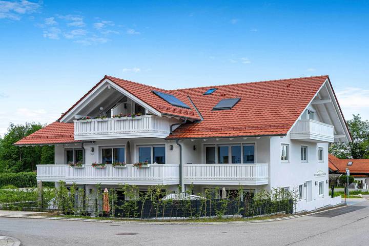 Ganze Ferienwohnung, Beim Gruber - Ferienwohnung Sonnenseite mit Bergblick, 1 separates Schlafzimmer, WLAN in Rottau, Grassau