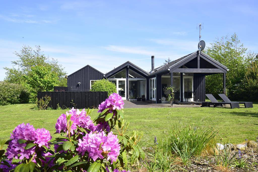 Bright, modern architect's house with wood-burning stove – Pets welcome in Ulfborg, Nissum Fjord