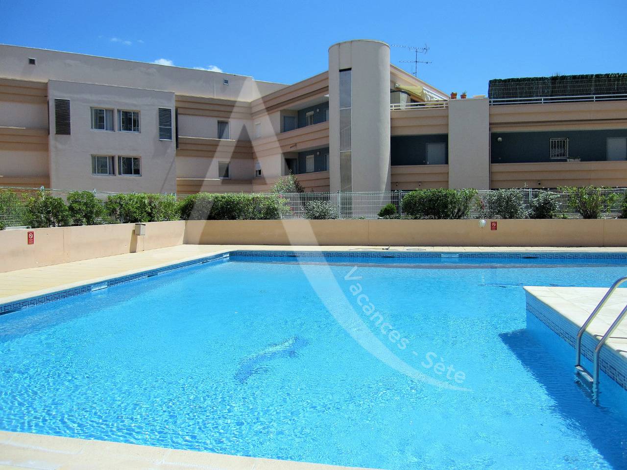 Appartement entier, 141 / T2 Vue Mer, Piscine, Proche Centre in Sète, Côte méditerranéenne (France)