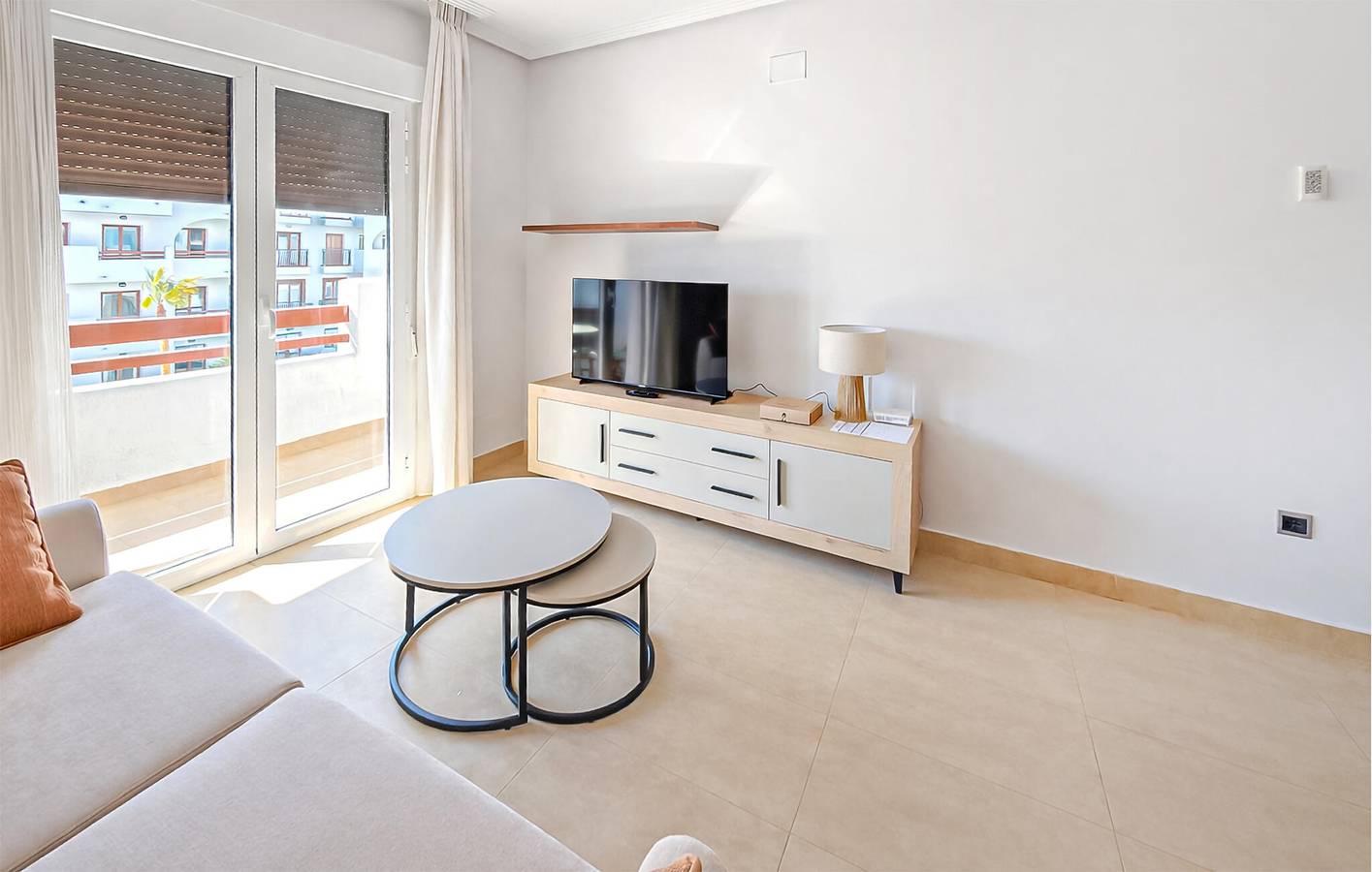 Apartamento vacacional entero, Encantador apartamento de 75 m²: vistas panorámicas, a 2 km de la playa, aparcamiento y wifi in Los Alcázares, Costa Cálida