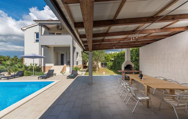 Ferienwohnung für 4 Personen, mit Balkon/Terrasse und Pool in Poreč - 2