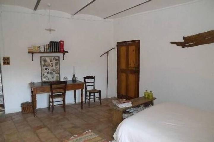 Gîte pour 7 personnes, avec jacuzzi et jardin à Les Salelles - 4