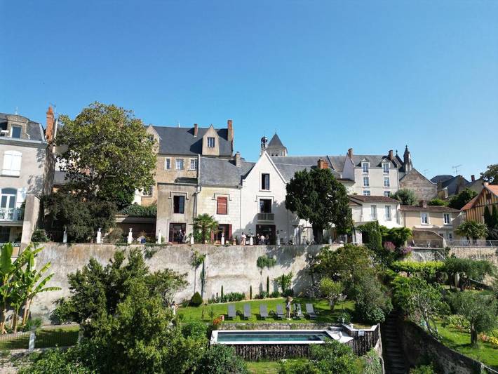 Maison d’hôte pour 2 personnes, avec terrasse ainsi que vue et piscine