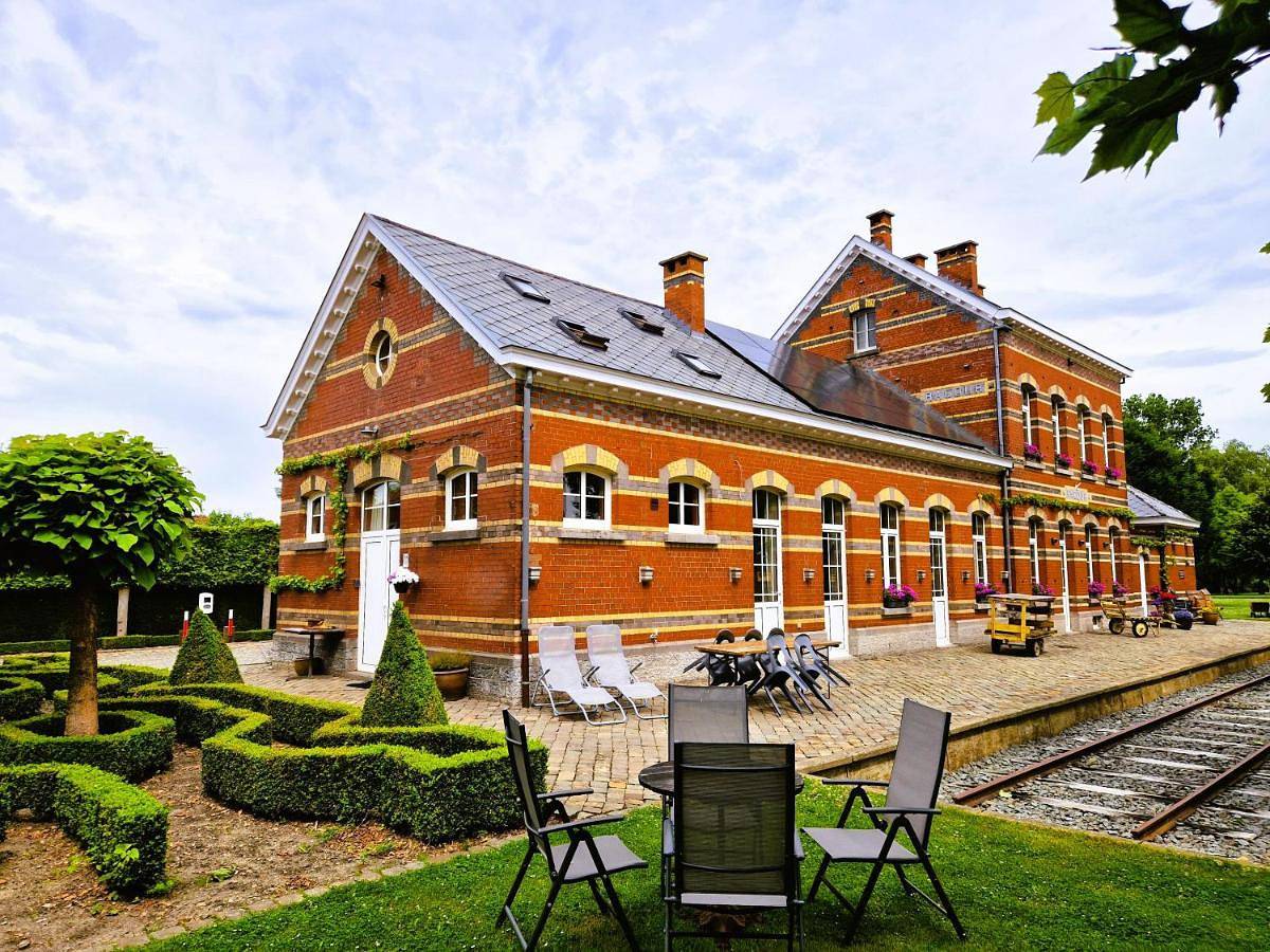 Station Racour 'Magasin de la gare' in Landen, Brabant flamand