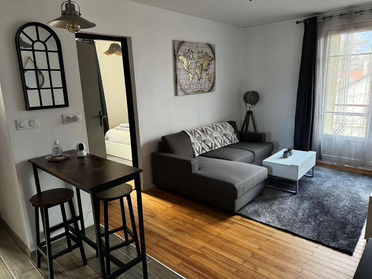 Appartement entier, Three-Bedroom Apartment in L'Isère, Isère
