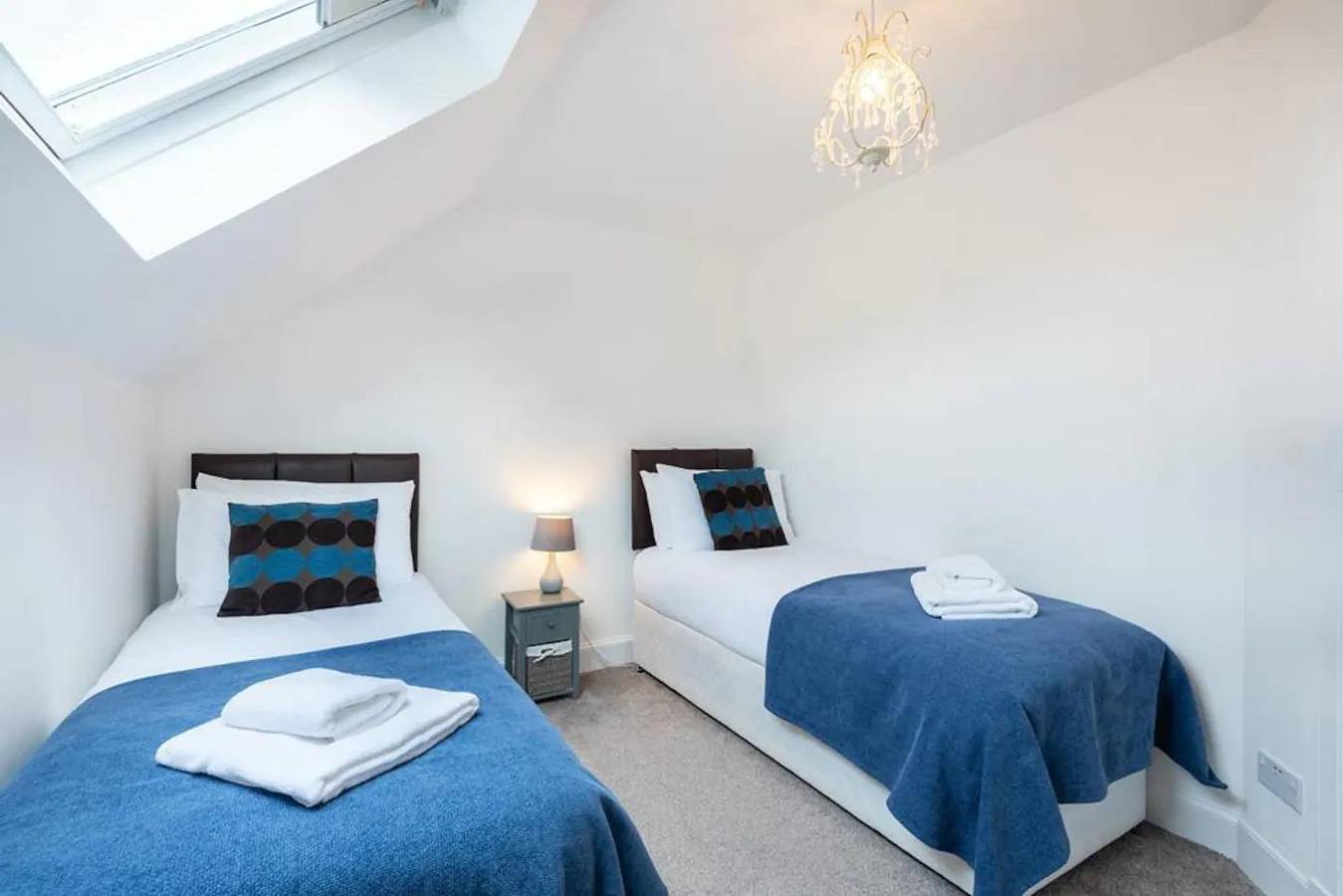 5 bedrooms/sleeps 10-12/free wifi & parking/garden in Lundin Links, Fife Området