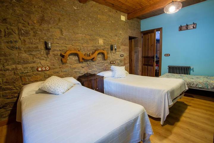 Casa rural para 10 personas, con terraza y vistas, Se admiten mascotas en Montaña de Luna - 3