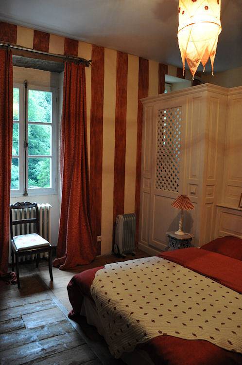 Baudot 1900 - Chambre Rouge in Laruns, Béarn