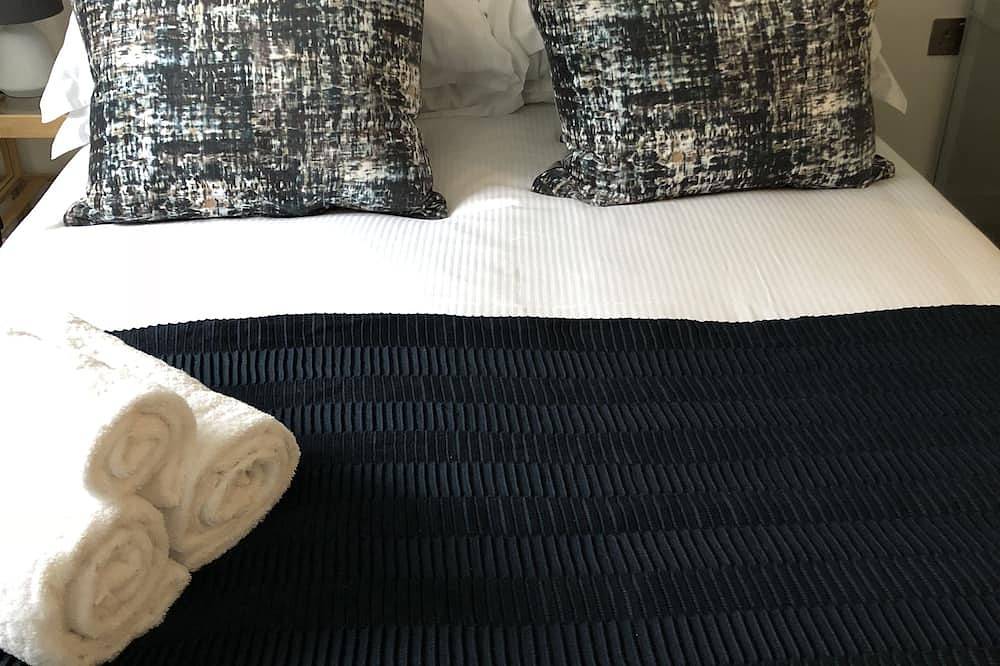 Entire apartment, ✨ Stylish St Albans 2 Bedroom — Perfect for Business, Families & Relocation ✨ in Hertfordshire
