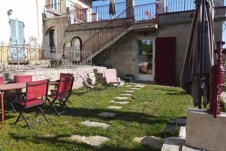 Location de vacances pour 6 personnes, avec jardin et jacuzzi dans Arandas