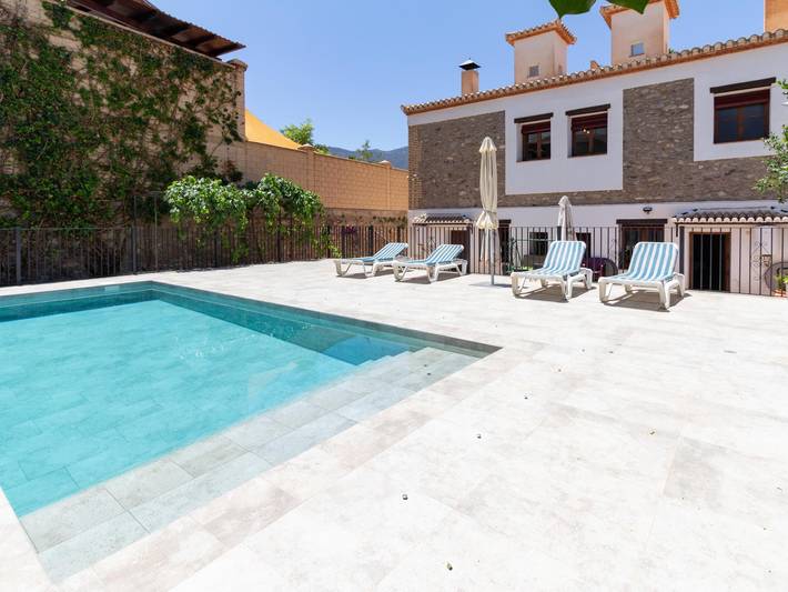 Casa rural para 8 personas, con Terraza además de Jardín y Piscina en El Valle