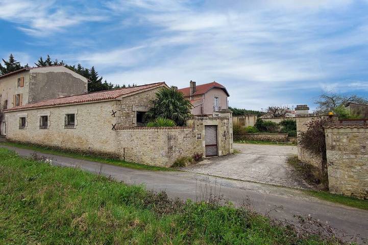 Gîte pour 6 personnes, avec jardin à Pissotte