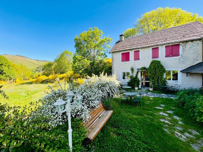 Gîte pour 26 personnes, avec terrasse et jardin, animaux acceptés