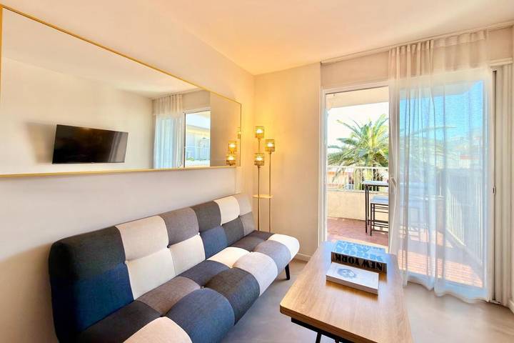 Gîte pour 4 personnes, avec jardin ainsi que piscine et vue dans Plage de la Bouillabaisse - 4