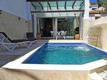 Gîte pour 11 personnes, avec vue ainsi que piscine et jardin à Colera