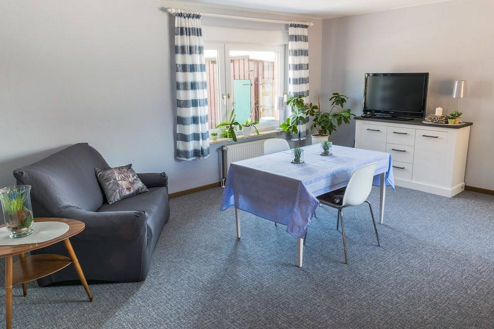 Ganze Wohnung, Idylische Nichtraucherwohnung auf dem Land mit Pkw & Räder Stellplatz in Ascheberg (Holstein), Südliche Ostseeküste